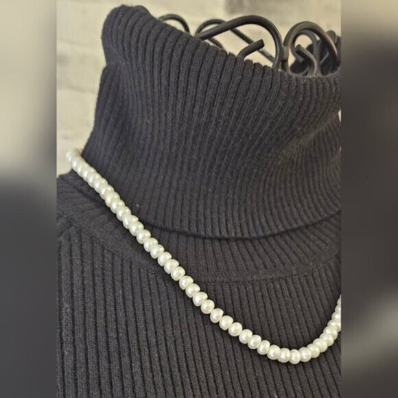 Faux Pearls Single Strand - Picture 4 of 5